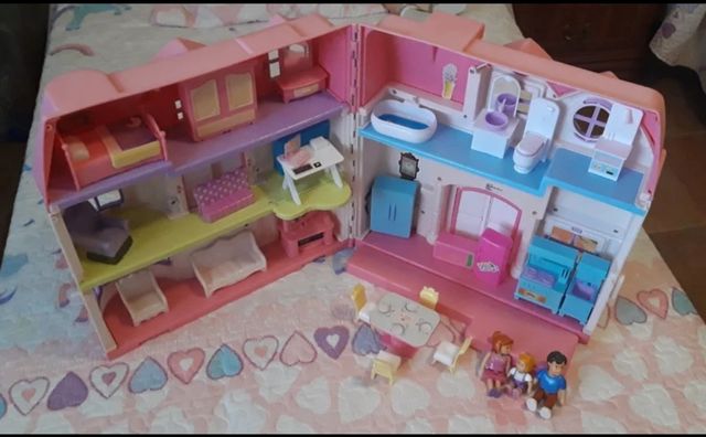 set di case una di costruzione