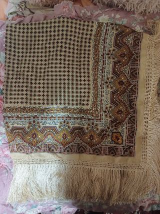 Pashmina beige e marrone con frange