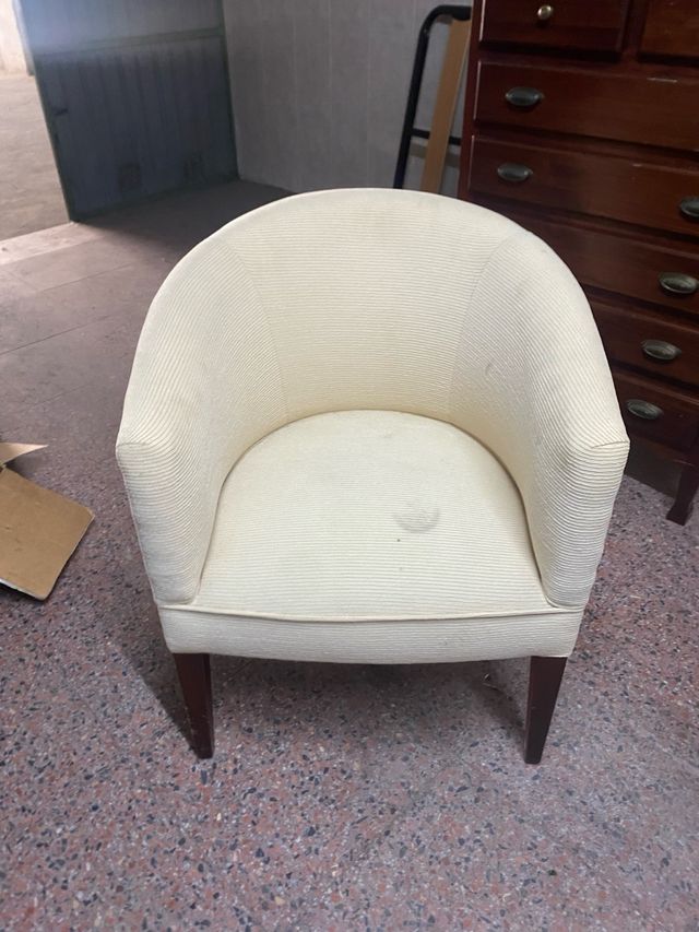 Sillón beige madera - habitación