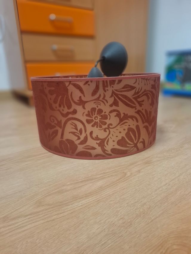 Lámpara estilo vintage. Beige,burdeos