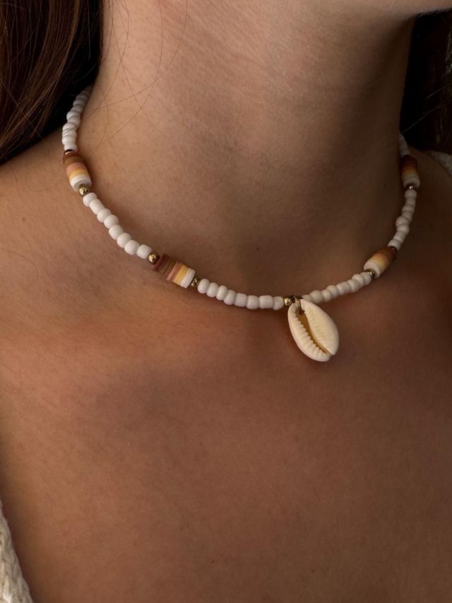 Collar choker cuentas blanco marrón