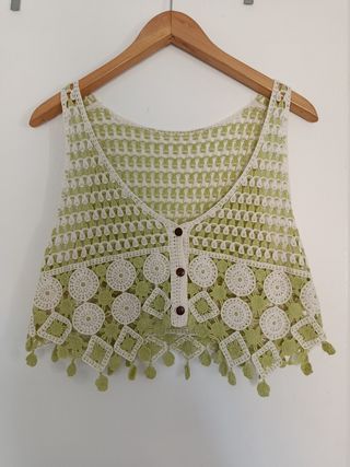 Top crochet verde y blanco
