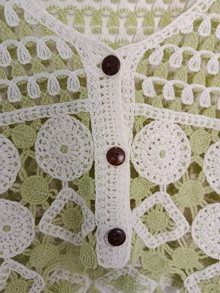 Top crochet verde y blanco