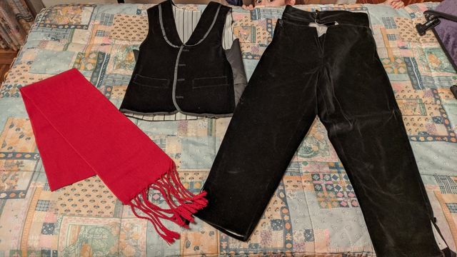 Traje de piñorro niño aprox. 10 años - terciopelo