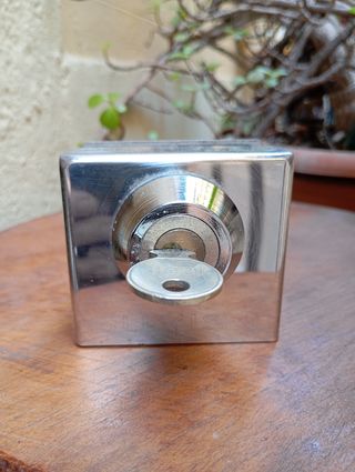 Cerradura acero puerta cristal