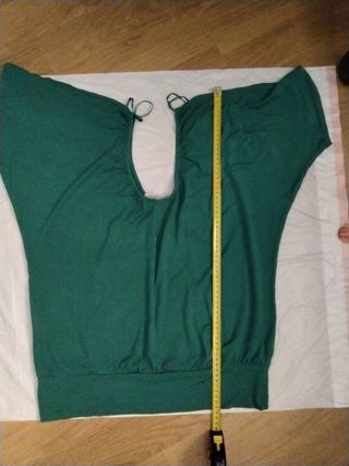 Jersey negro talla M
Y camiseta verde 