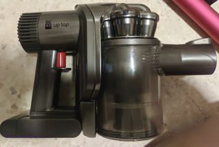 Aspiradora manual marca Dyson DC-45 con accesorios