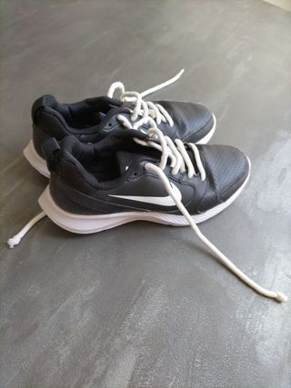 Zapatillas Nike Blancas/Negras - 36.5