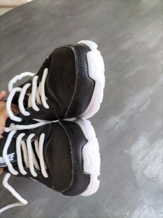 Zapatillas Nike Blancas/Negras - 36.5
