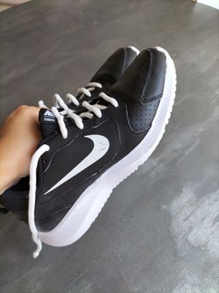 Zapatillas Nike Blancas/Negras - 36.5