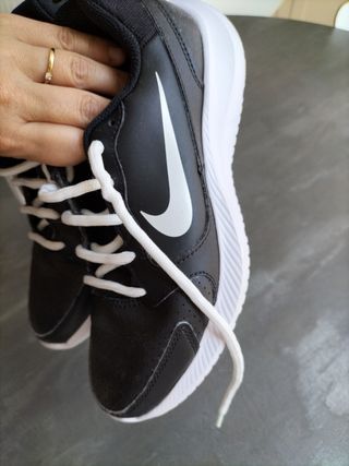 Zapatillas Nike Blancas/Negras - 36.5