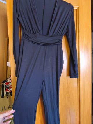 Mono negro elegante manga larga