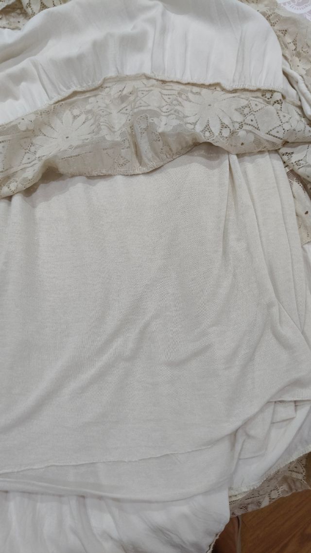 Vestido beige de encaje