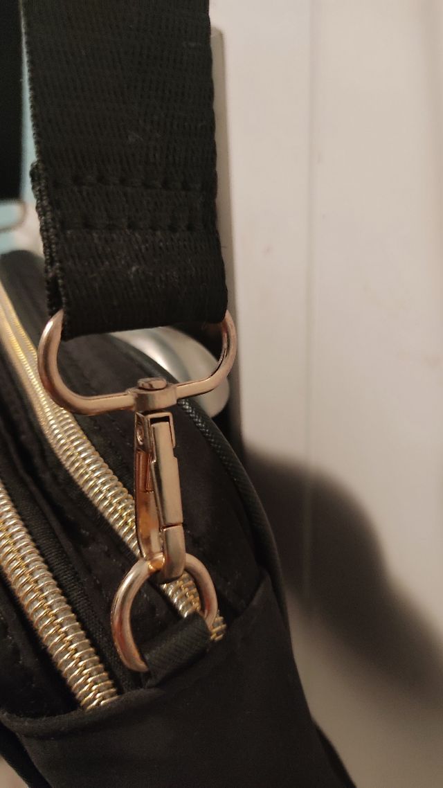 Bolso negro dos compartimentos