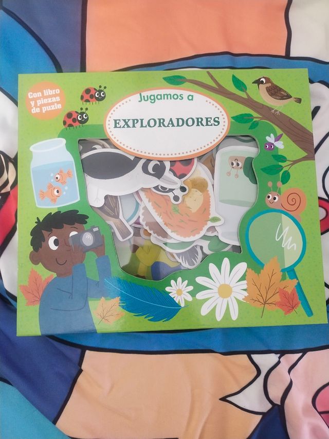 Jugamos a exploradores. Libro + piezas puzle