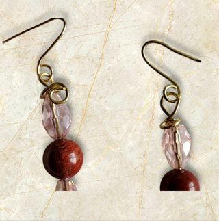 Pendientes largos rojos y rosas