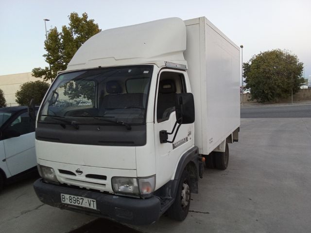Camión Nissan Cabstar