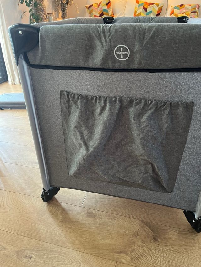 Lettino da viaggio Ding: portatile e grigio