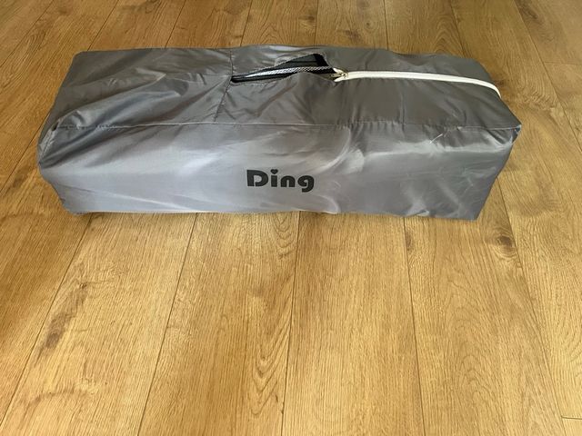 Lettino da viaggio Ding: portatile e grigio