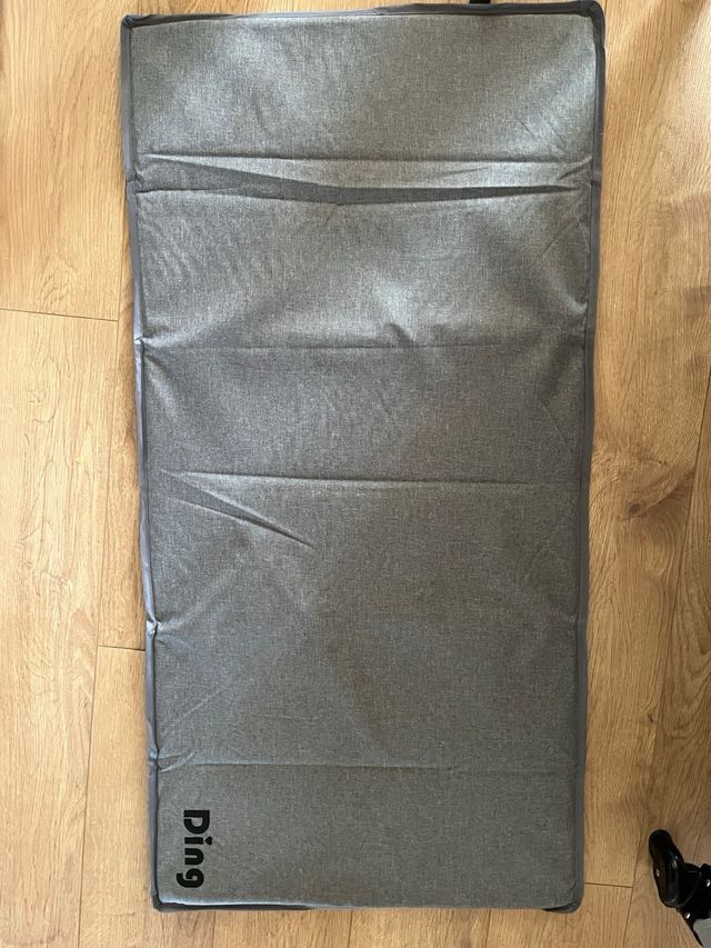 Lettino da viaggio Ding: portatile e grigio