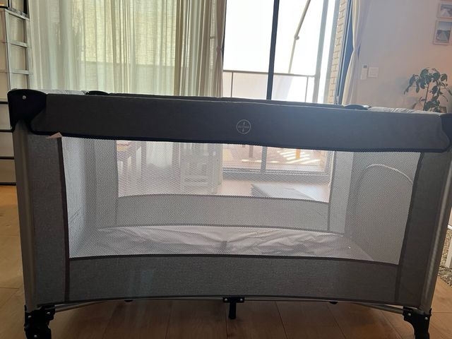 Lettino da viaggio Ding: portatile e grigio