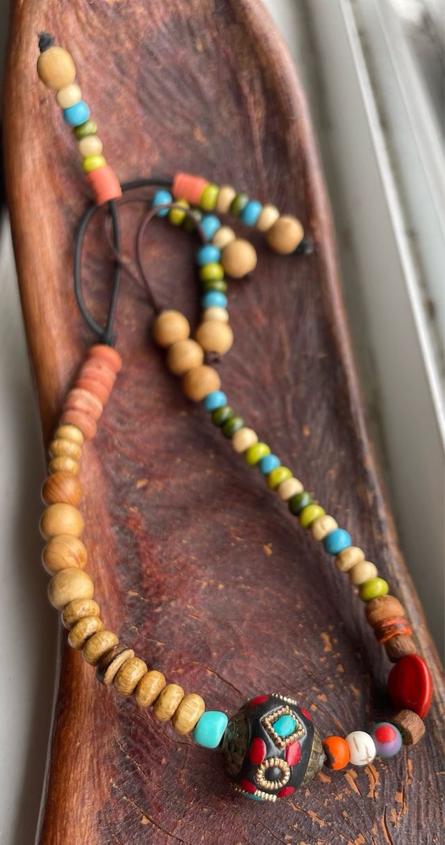 Pulsera de madera multicolor