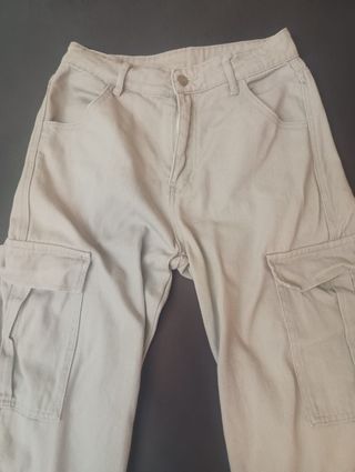 Pantalón cargo beige claro