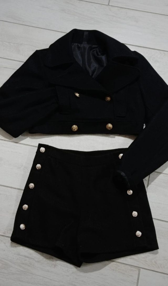 Completo giacca e shorts neri
