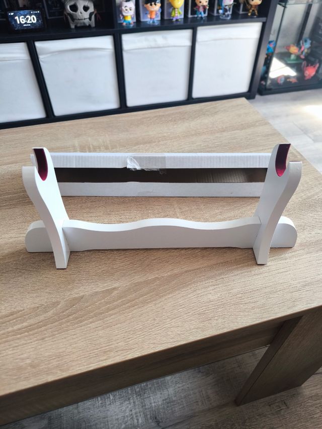 Soporte katanas madera blanca 