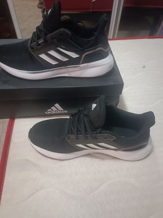Zapatillas Adidas - Talla 42.5