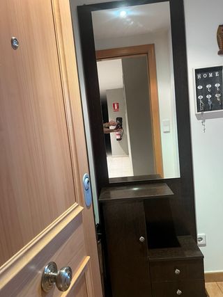 Recibidor con espejo marrón urge venta
