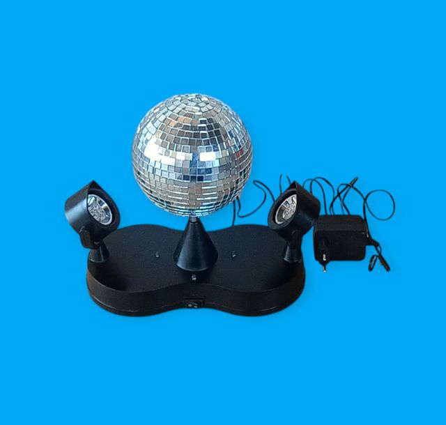 Esfera giratoria con espejos y leds.