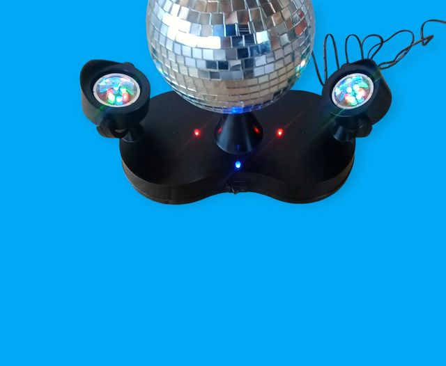 Esfera giratoria con espejos y leds.