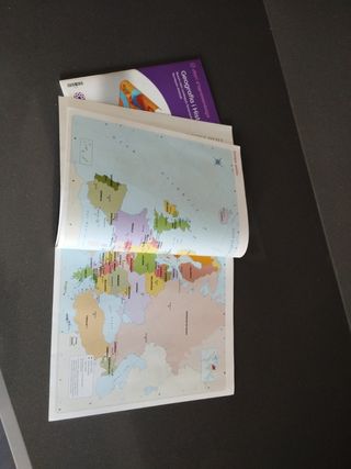 Los 2 libros de Geográfia i historia 1°Eso y Atles
