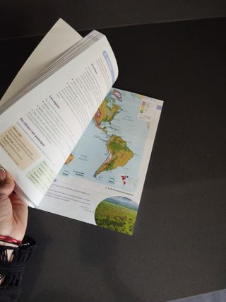 Los 2 libros de Geográfia i historia 1°Eso y Atles