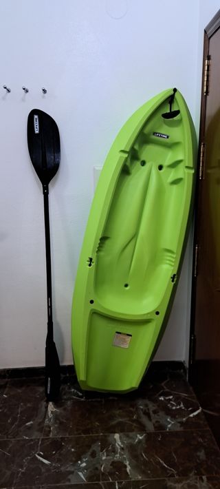 Kayak para niños. Se encuentra en Calahonda.