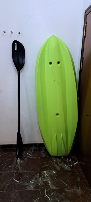 Kayak para niños. Se encuentra en Calahonda.