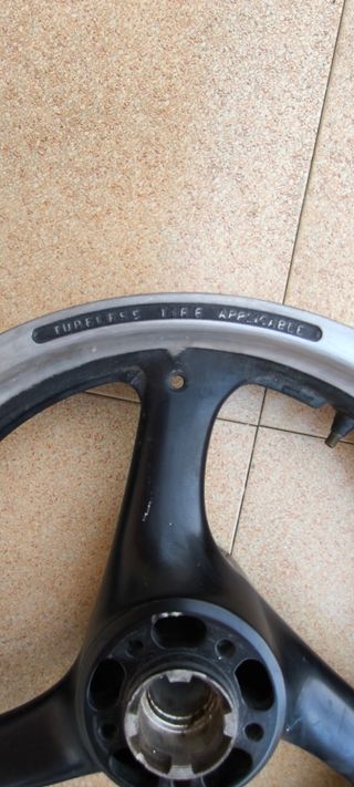 Llanta Delantera Suzuki GSX-R 1100 3'5 x 17"