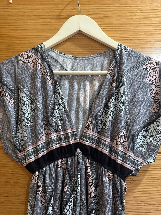 Abito stampato grigio e rosa