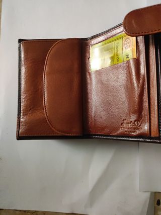 Cartera de hombre marrón y negra