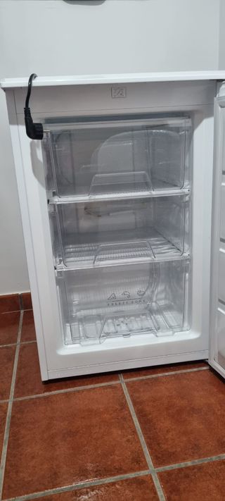 Congelador pequeño blanco