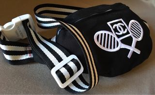 Riñonera Chanel vip makeup