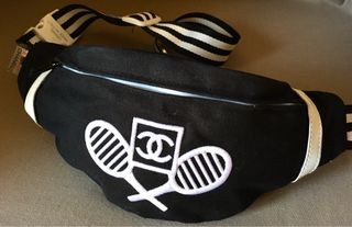 Riñonera Chanel vip makeup