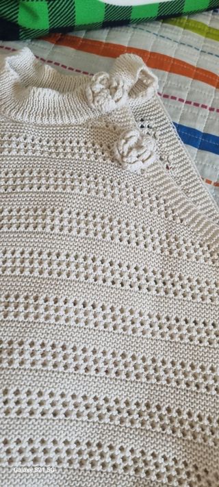 Top corto beige de ganchillo