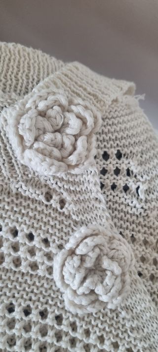 Top corto beige de ganchillo