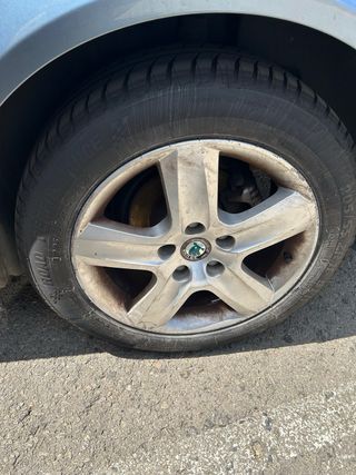Llanta Skoda 16 pulgadas y 5 tornillos 