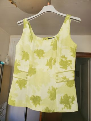 Blusa verde sin mangas