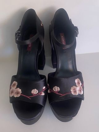 Sandalias Uterqüe tacón negro