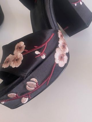 Sandalias Uterqüe tacón negro