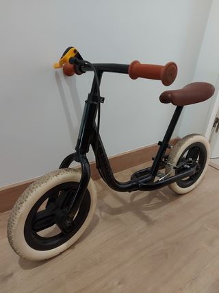 Bicicleta sin pedales negra